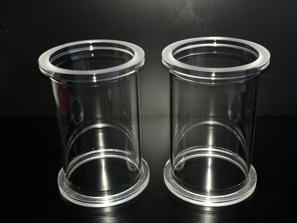 Flanges in quartz glass. The quartz tube diameter 120 mm is fitted with flanges diameter 140 mm