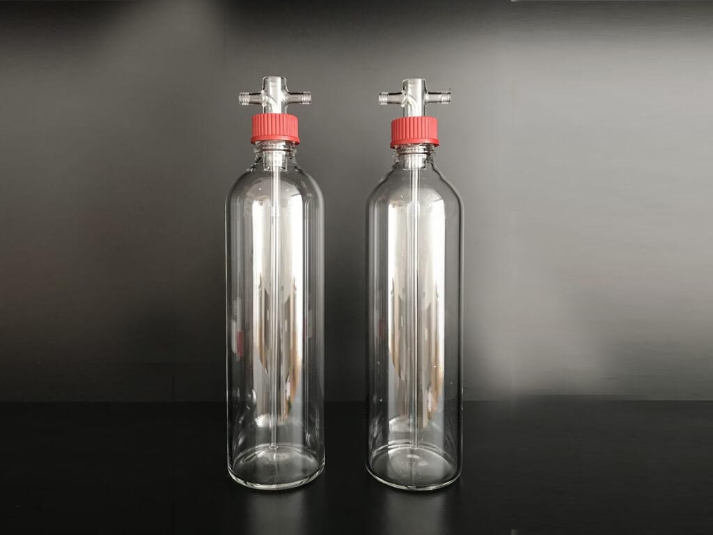 Large vacuum resistant gas washing bottle with GL45
